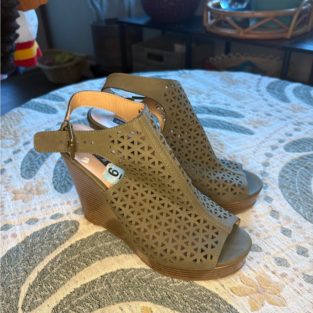 Chic Olive Wedge Sandals